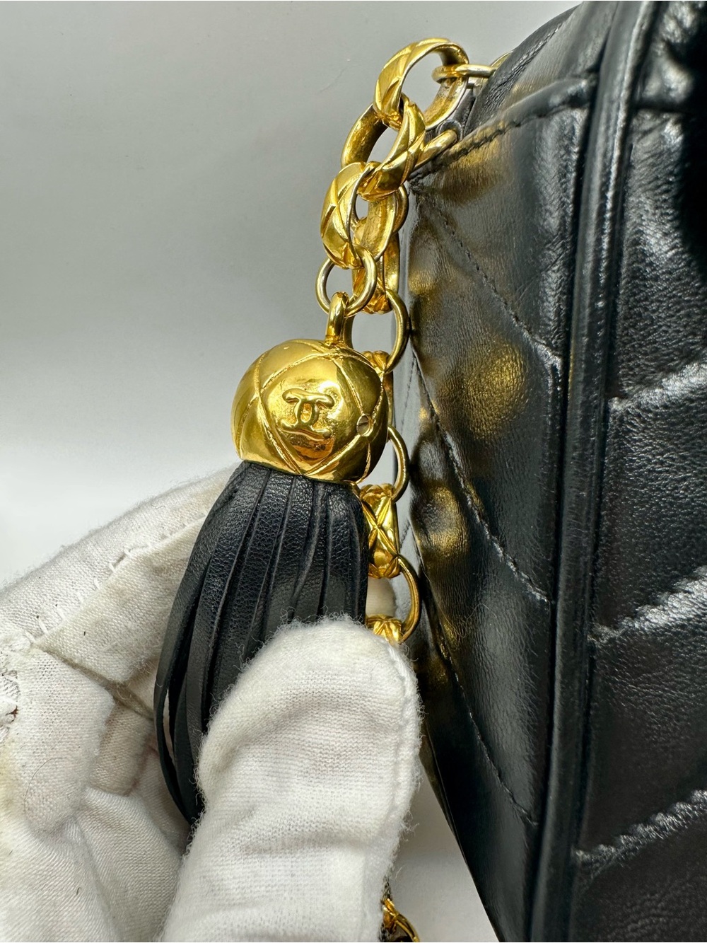 CHANEL Vintage Black Quilted Leather Crossbody with 24K Gold CC and Tassel - Picture 3 of 13